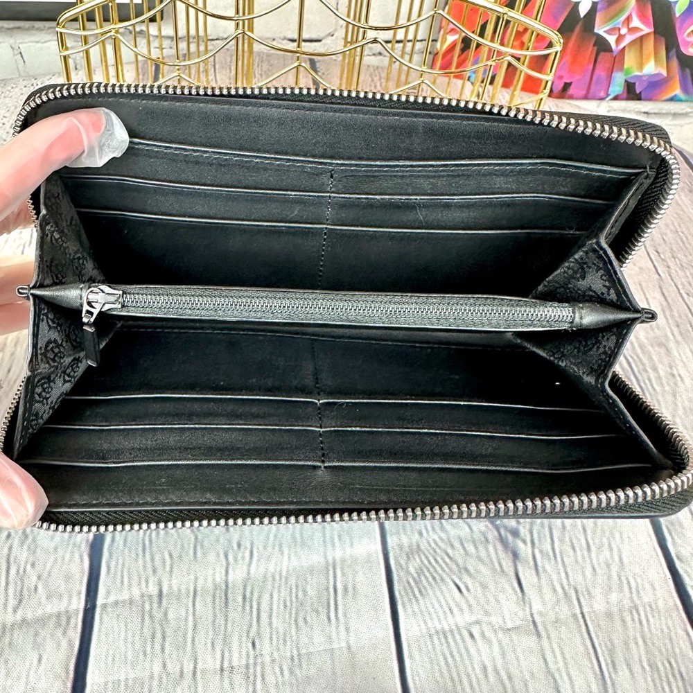 Dunhill black zippy zip around wallet - Picture 3 of 12
